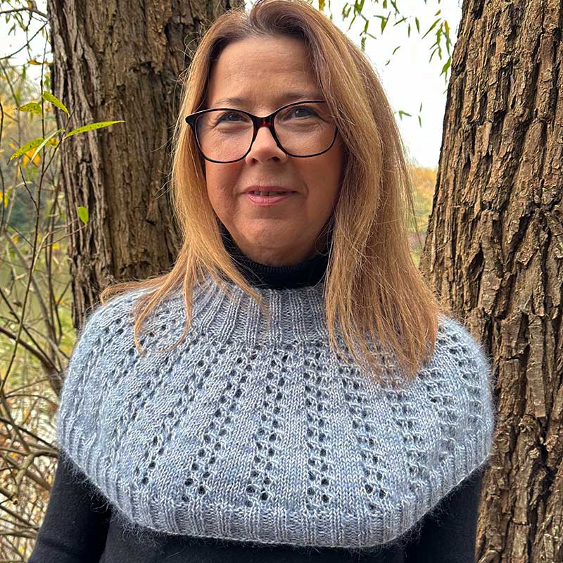 Betwixtmas 2024 Knitted Shoulder Cowl - Star of Wonder in Fyberspates Vivacious 4ply & Rowan Kidsilk Haze by Carol Meldrum - Image 4