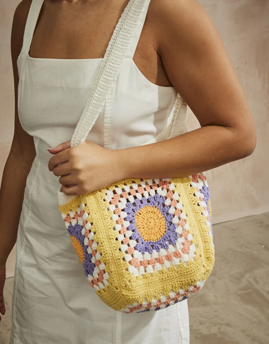 Cosmo Tote Bag Crocheted in Sirdar Stories DK - Digital Version 10750 - Image 3