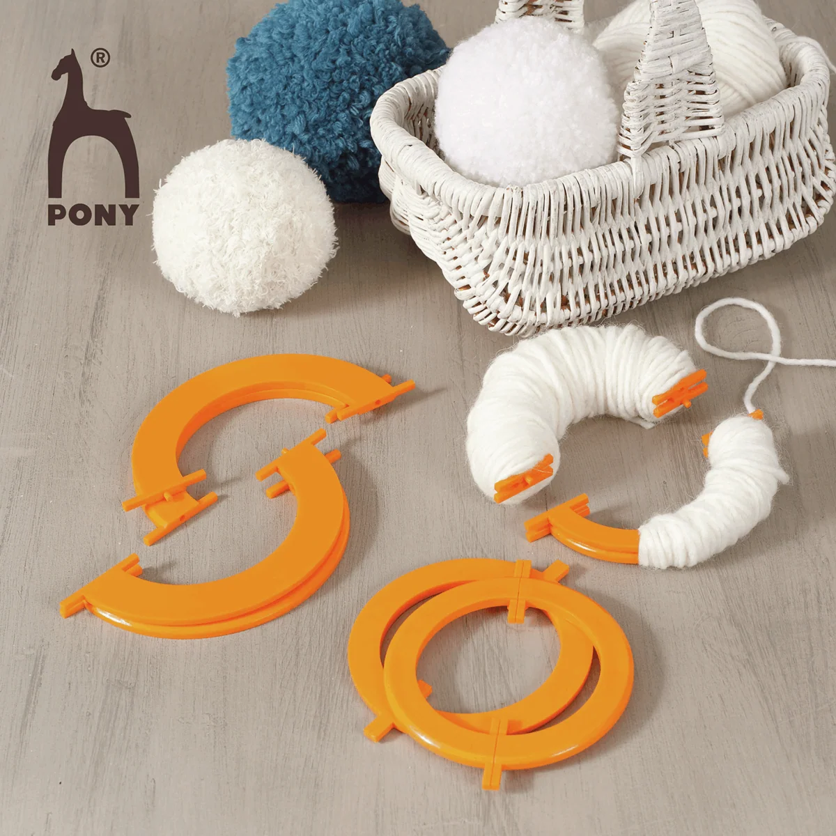 Giant Pom Pom Maker - Image 3