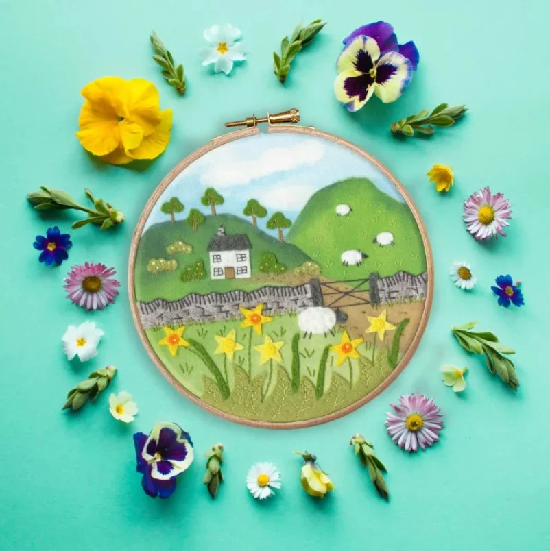 Host of Golden Daffodils - Bothy Threads Felt Embroidery Kit - Image 2