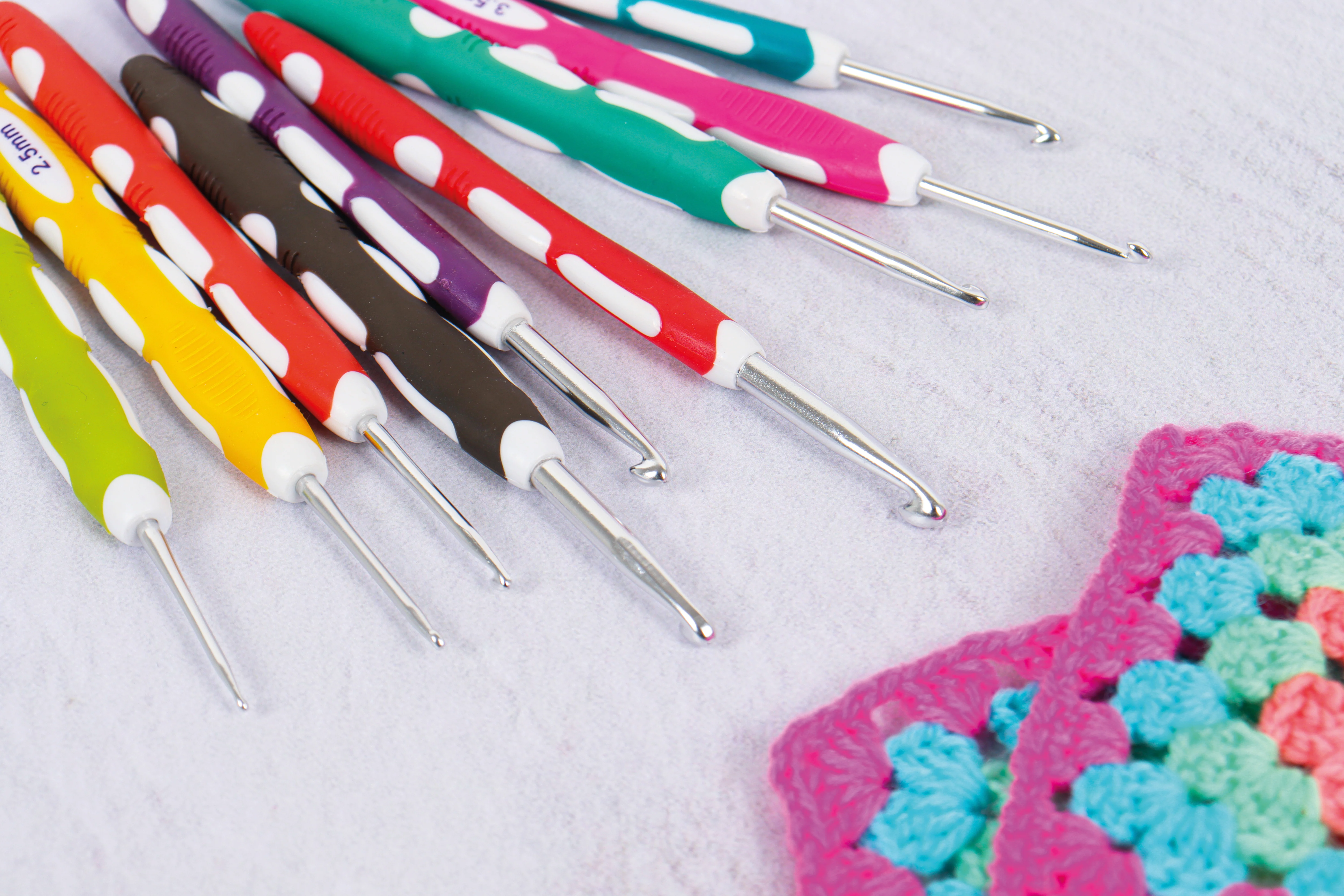 Milward Colourful Crochet Hook Set - 9 Hooks - Image 3