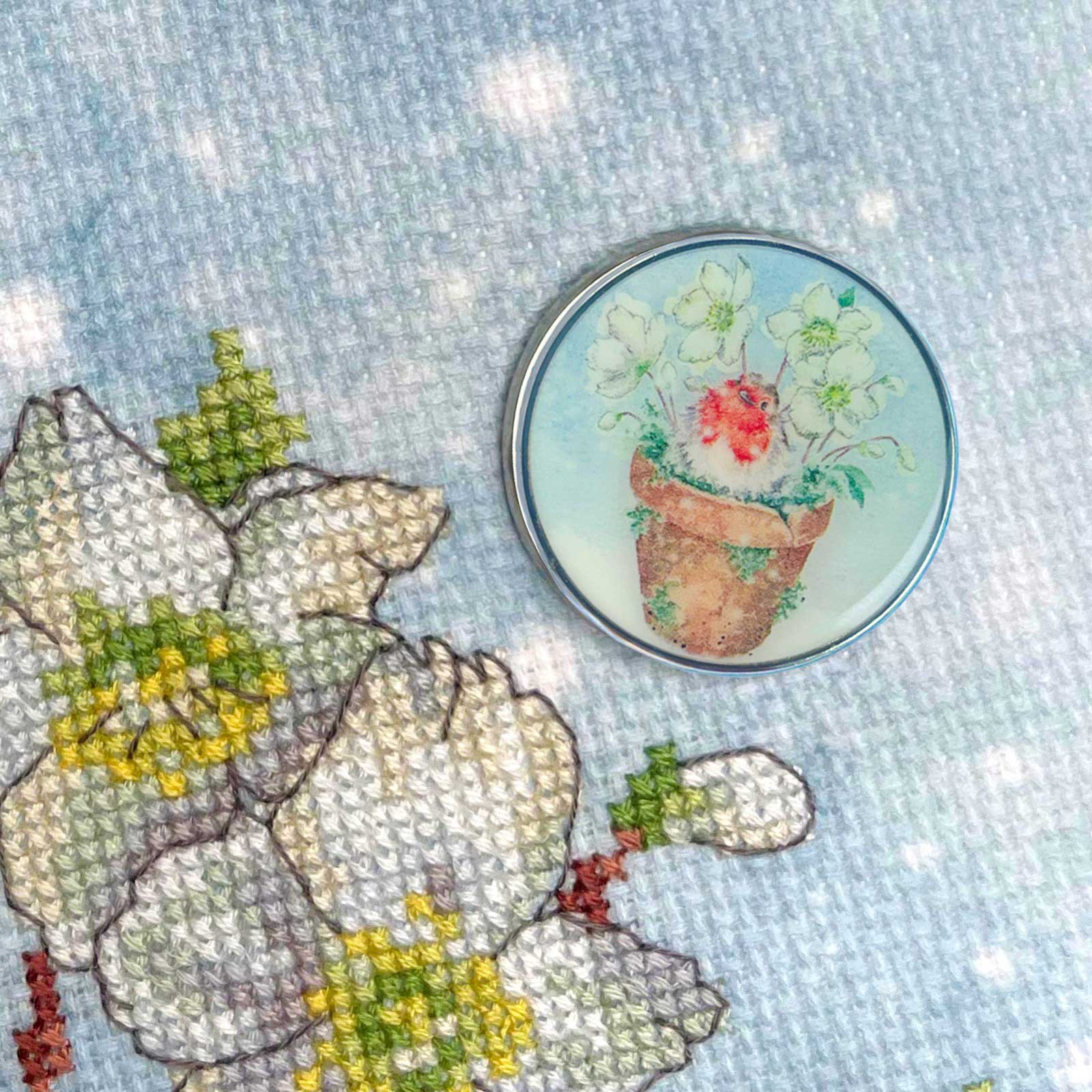 Season's Tweetings - Bothy Threads Magnetic Needle Minder - Image 2