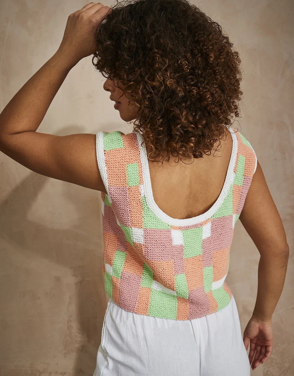 Staycation Top in Sirdar Stories DK - Digital Version 10749 - Image 3