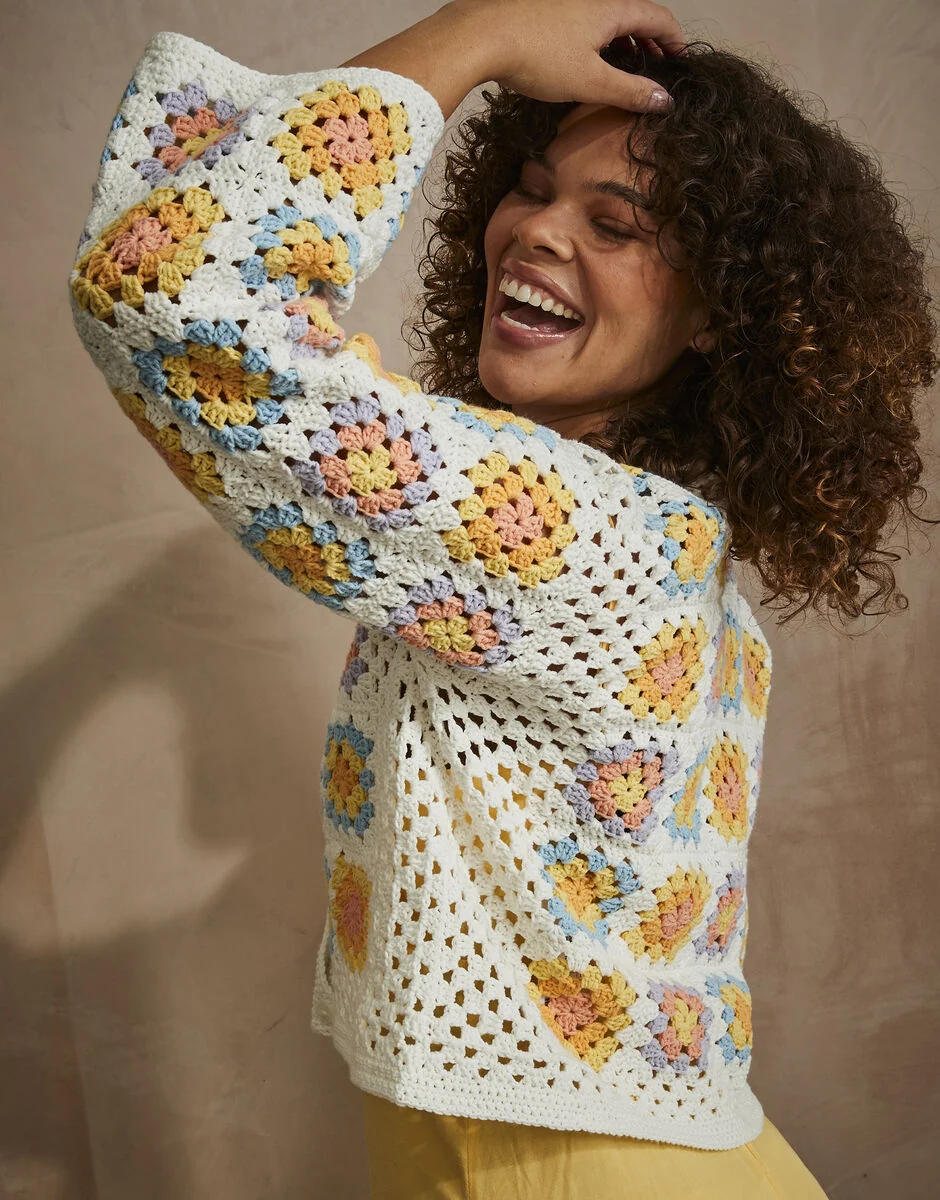 Urban Hues Cardigan Crocheted in Sirdar Stories DK - Digital Version 10740 - Image 3